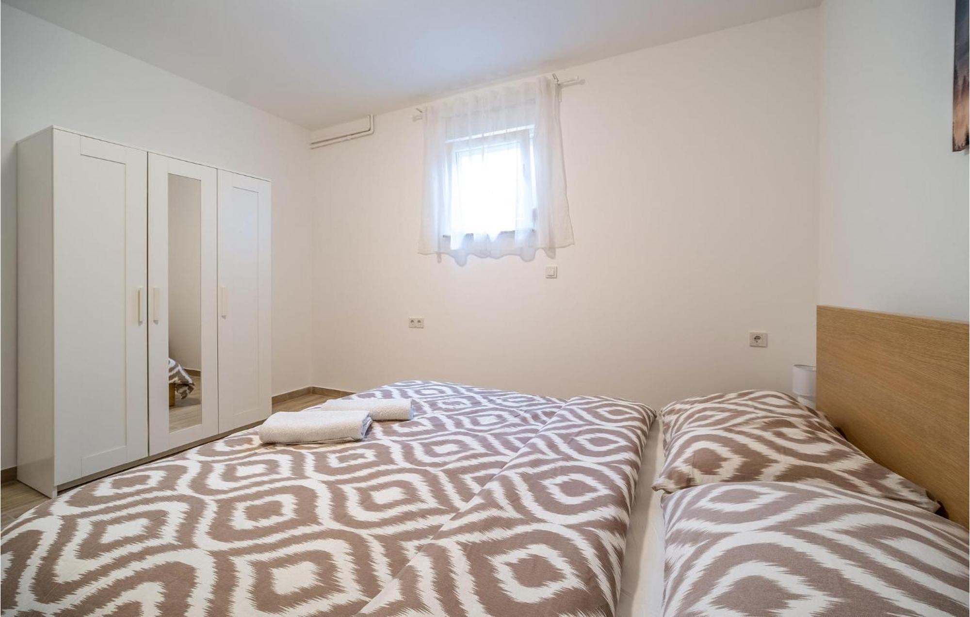 1 Bedroom Beautiful Apartment In 라코비카 외부 사진